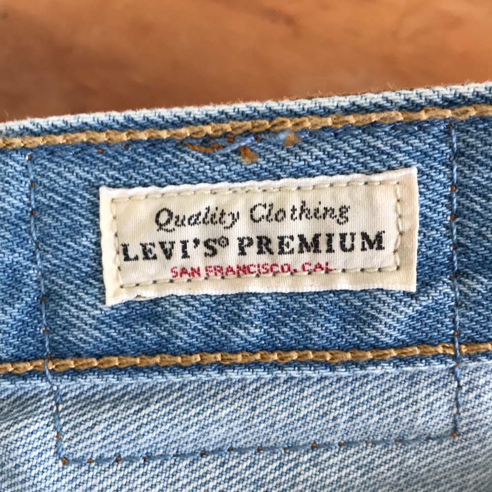 Levi’s Premium jean shorts Sz 26 Daisy Dukes raw hem jean Shorts distressed - Picture 6 of 16